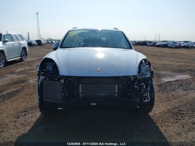 Porsche 2018 2018 WP1AE2A29JLA72752 Image 13