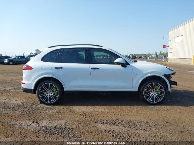 Porsche 2018 2018 WP1AE2A29JLA72752 Image 14