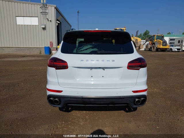 Porsche 2018 2018 WP1AE2A29JLA72752 Image 17