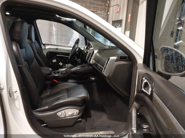 Porsche 2018 2018 WP1AE2A29JLA72752 Image 5