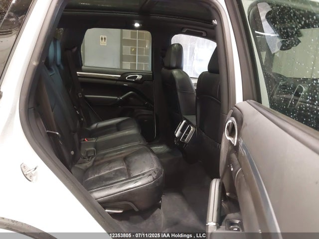 Porsche 2018 2018 WP1AE2A29JLA72752 Image 8