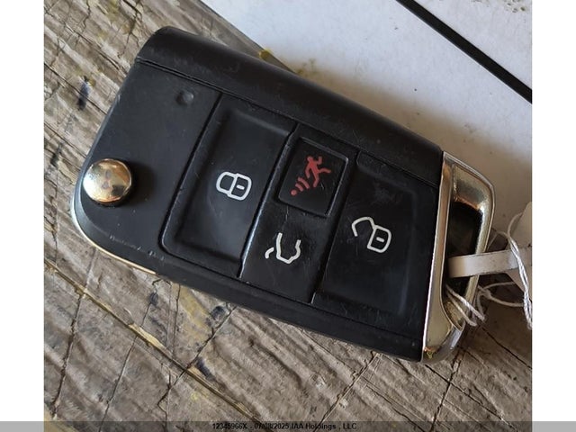 3VW5T7AU0FM071998 Volkswagen 2015