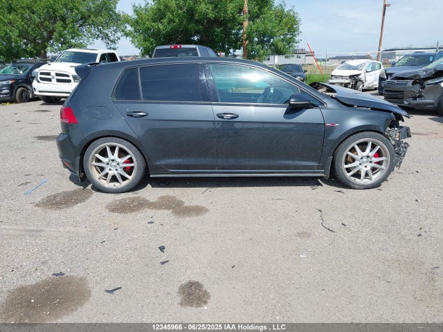 3VW5T7AU0FM071998 Volkswagen 2015