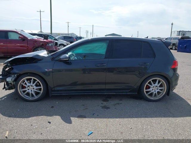 3VW5T7AU0FM071998 Volkswagen 2015
