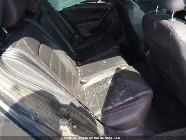 3VW5T7AU0FM071998 Volkswagen 2015