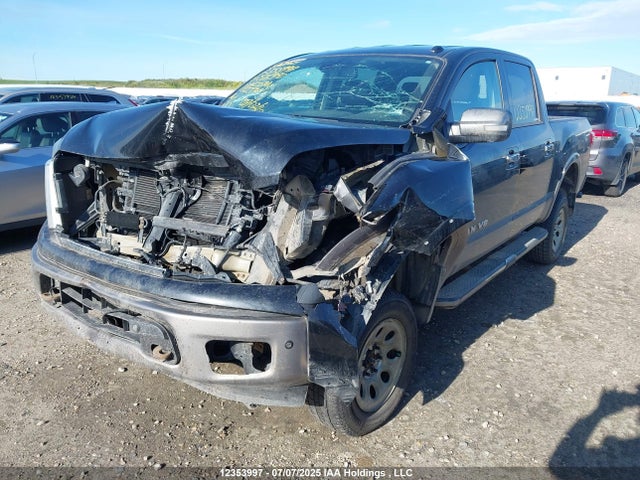 1N6AA1E54JN516990 Nissan 2018