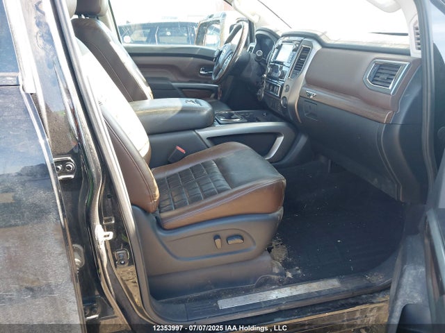 1N6AA1E54JN516990 Nissan 2018