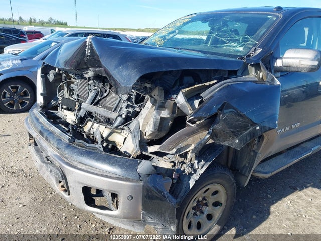 1N6AA1E54JN516990 Nissan 2018