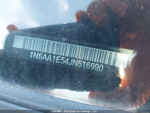 1N6AA1E54JN516990 Nissan 2018