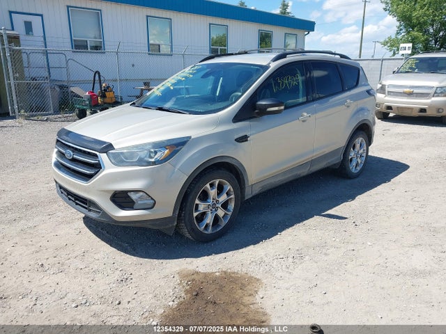 1FMCU9J92HUE11015 Ford 2017