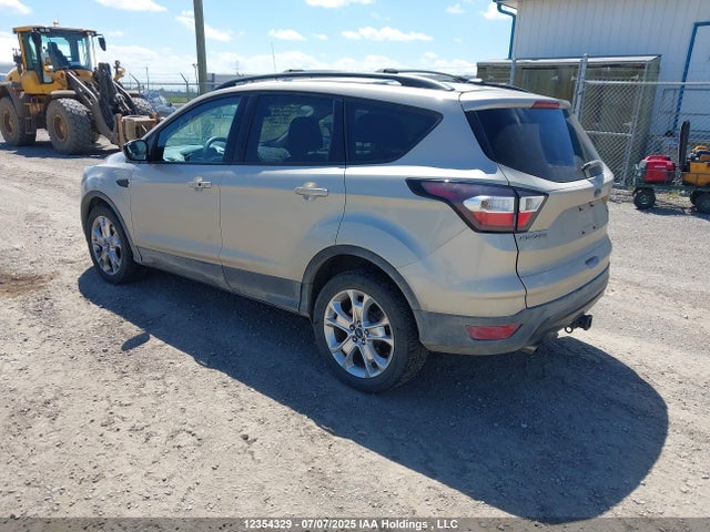 1FMCU9J92HUE11015 Ford 2017