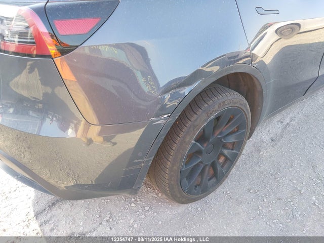 7SAYGDEE6NF574107 Tesla Model Y