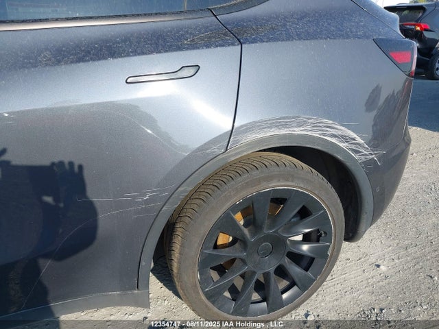 7SAYGDEE6NF574107 Tesla Model Y