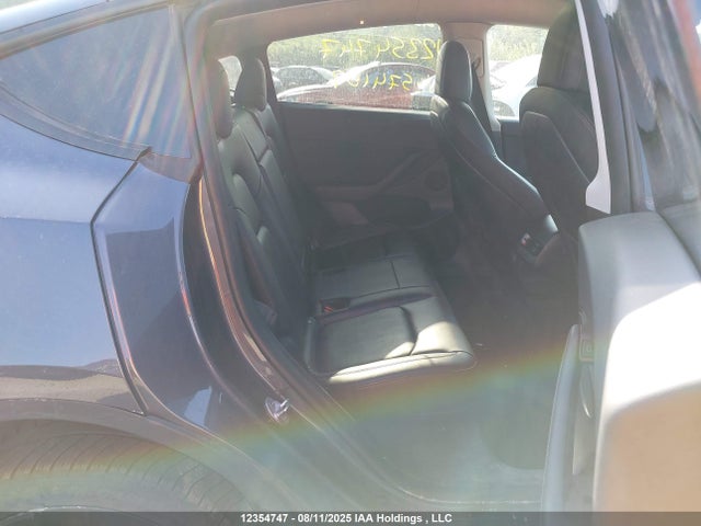 7SAYGDEE6NF574107 Tesla Model Y