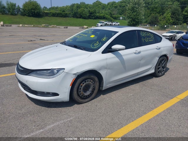 Chrysler 200 2015 1C3CCCBGXFN672227 Image 2