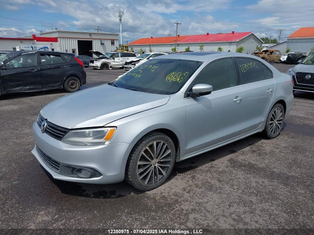 3VW3L7AJ3EM420647 Volkswagen 2014
