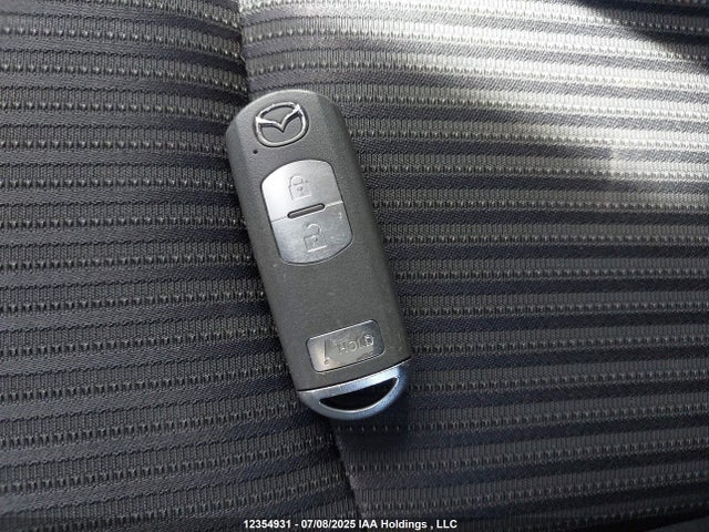 3MZBM1L77FM165929 Mazda pe
