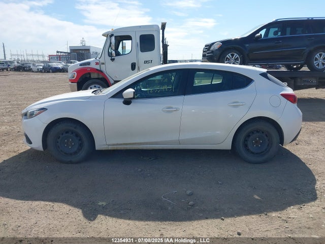 3MZBM1L77FM165929 Mazda pe