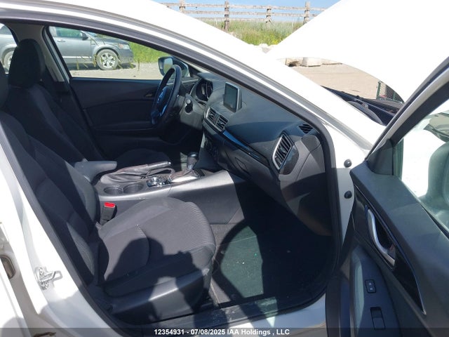 3MZBM1L77FM165929 Mazda pe