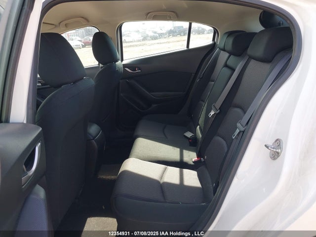 3MZBM1L77FM165929 Mazda pe