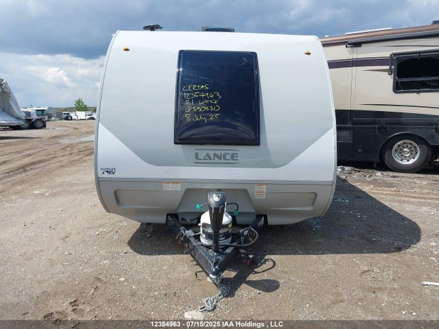 56YTT1928ML330830 Lance Camper