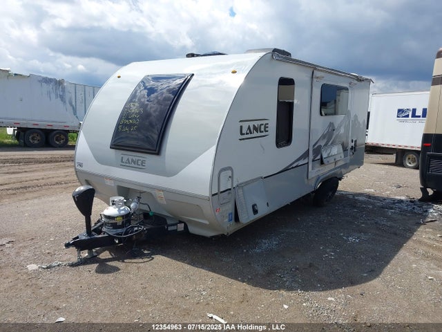 56YTT1928ML330830 Lance Camper