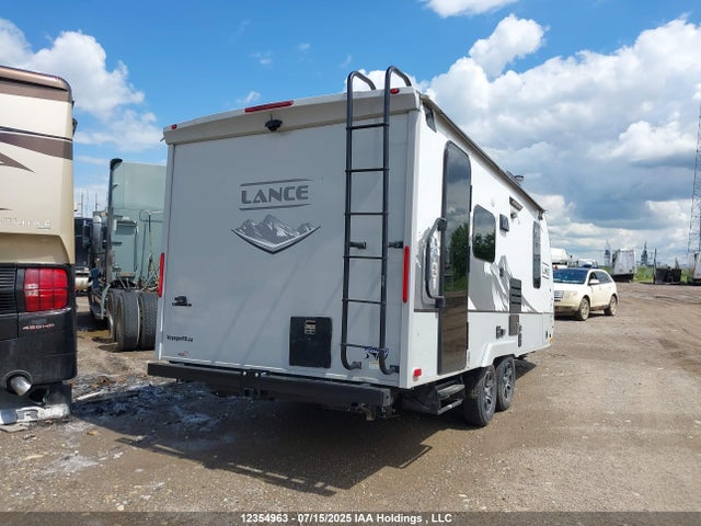 56YTT1928ML330830 Lance Camper