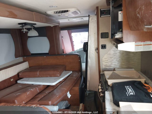 56YTT1928ML330830 Lance Camper