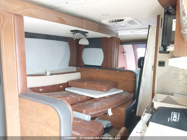 56YTT1928ML330830 Lance Camper
