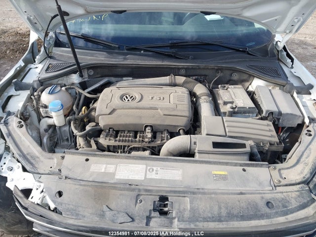 1VWAT7A33HC044983 Volkswagen tsi