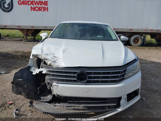 1VWAT7A33HC044983 Volkswagen tsi