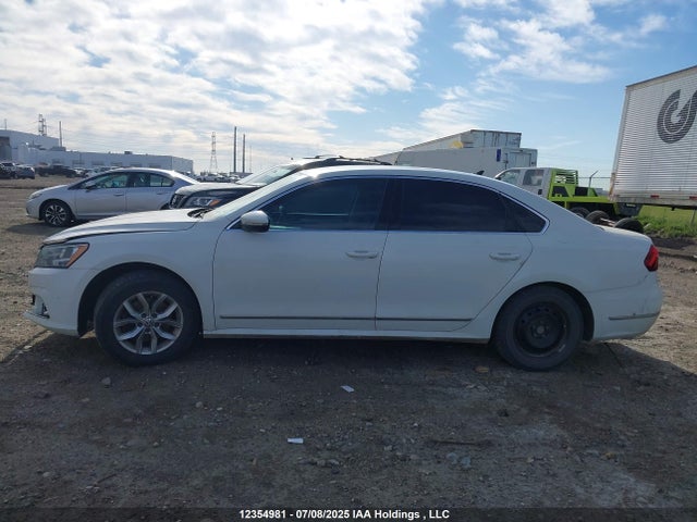 1VWAT7A33HC044983 Volkswagen tsi