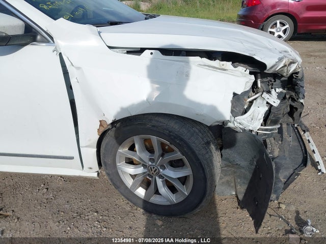 1VWAT7A33HC044983 Volkswagen tsi