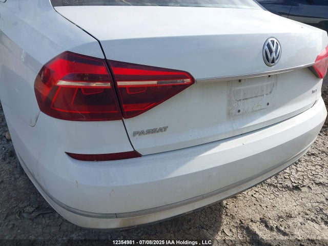 1VWAT7A33HC044983 Volkswagen tsi
