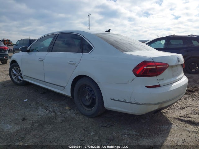 1VWAT7A33HC044983 Volkswagen tsi