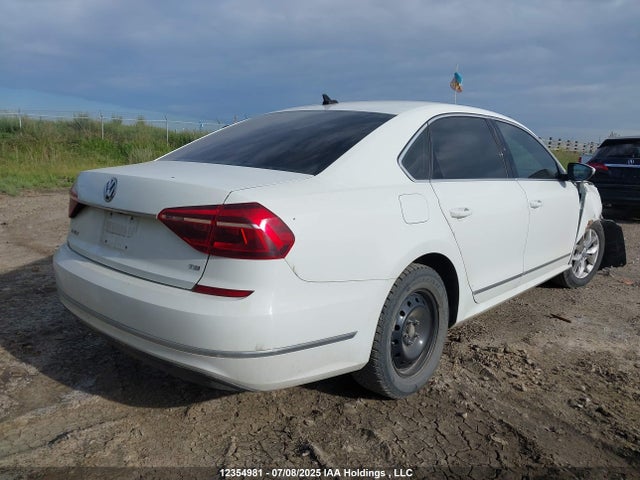 1VWAT7A33HC044983 Volkswagen tsi