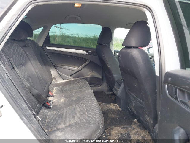 1VWAT7A33HC044983 Volkswagen tsi