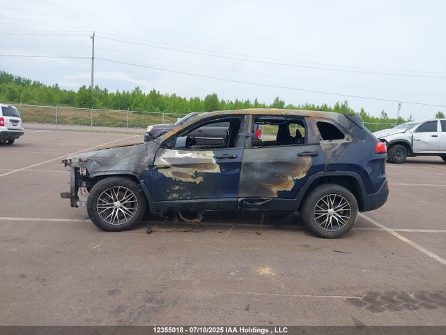 1C4PJLAB4FW525596 Jeep Cherokee