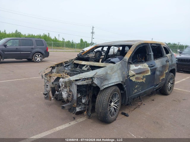 1C4PJLAB4FW525596 Jeep Cherokee