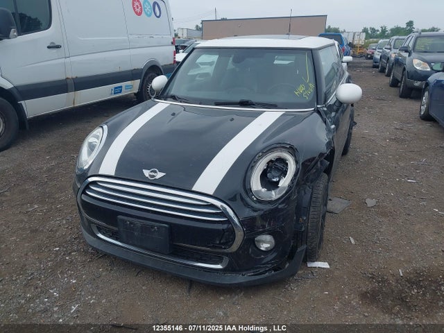 Mini 2016 2016 WMWXP5C58GT739766 Image 2