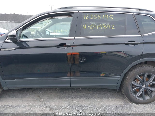 3VV2B7AX2NM049892 Volkswagen Tiguan