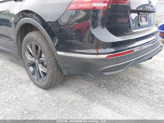 3VV2B7AX2NM049892 Volkswagen Tiguan