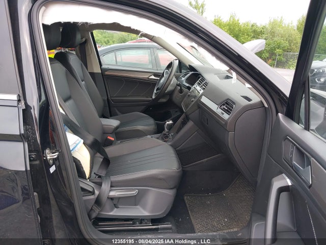 3VV2B7AX2NM049892 Volkswagen Tiguan
