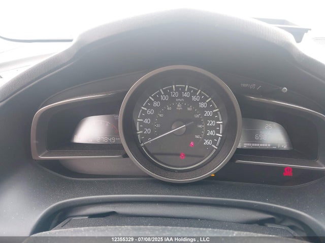 JM1BN1U79J1174362 Mazda pe