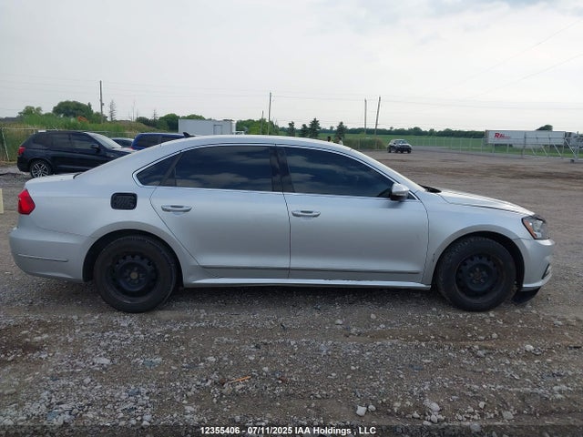 1VWAS7A36GC052562 Volkswagen 2016