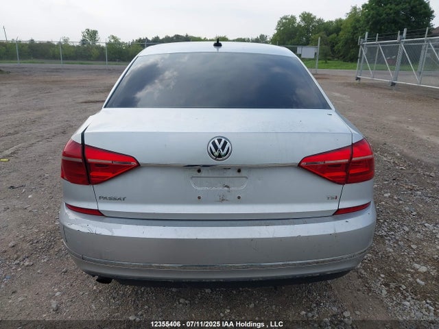 1VWAS7A36GC052562 Volkswagen 2016