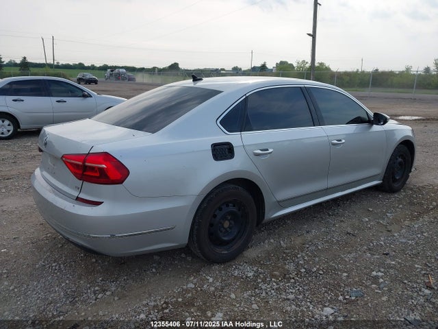 1VWAS7A36GC052562 Volkswagen 2016
