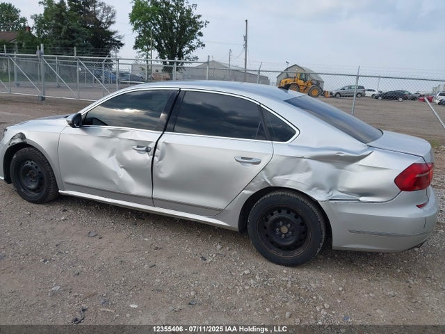 1VWAS7A36GC052562 Volkswagen 2016