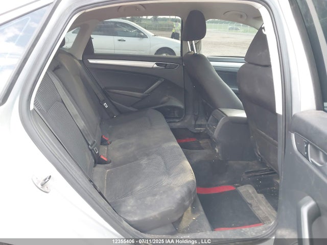 1VWAS7A36GC052562 Volkswagen 2016