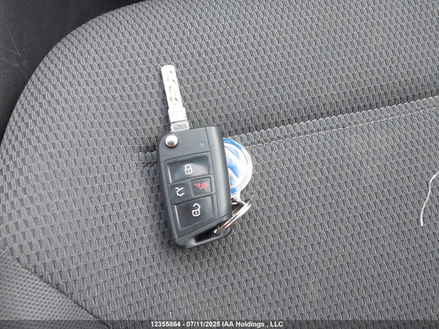 3VWB17AU7JM282701 Volkswagen 2018